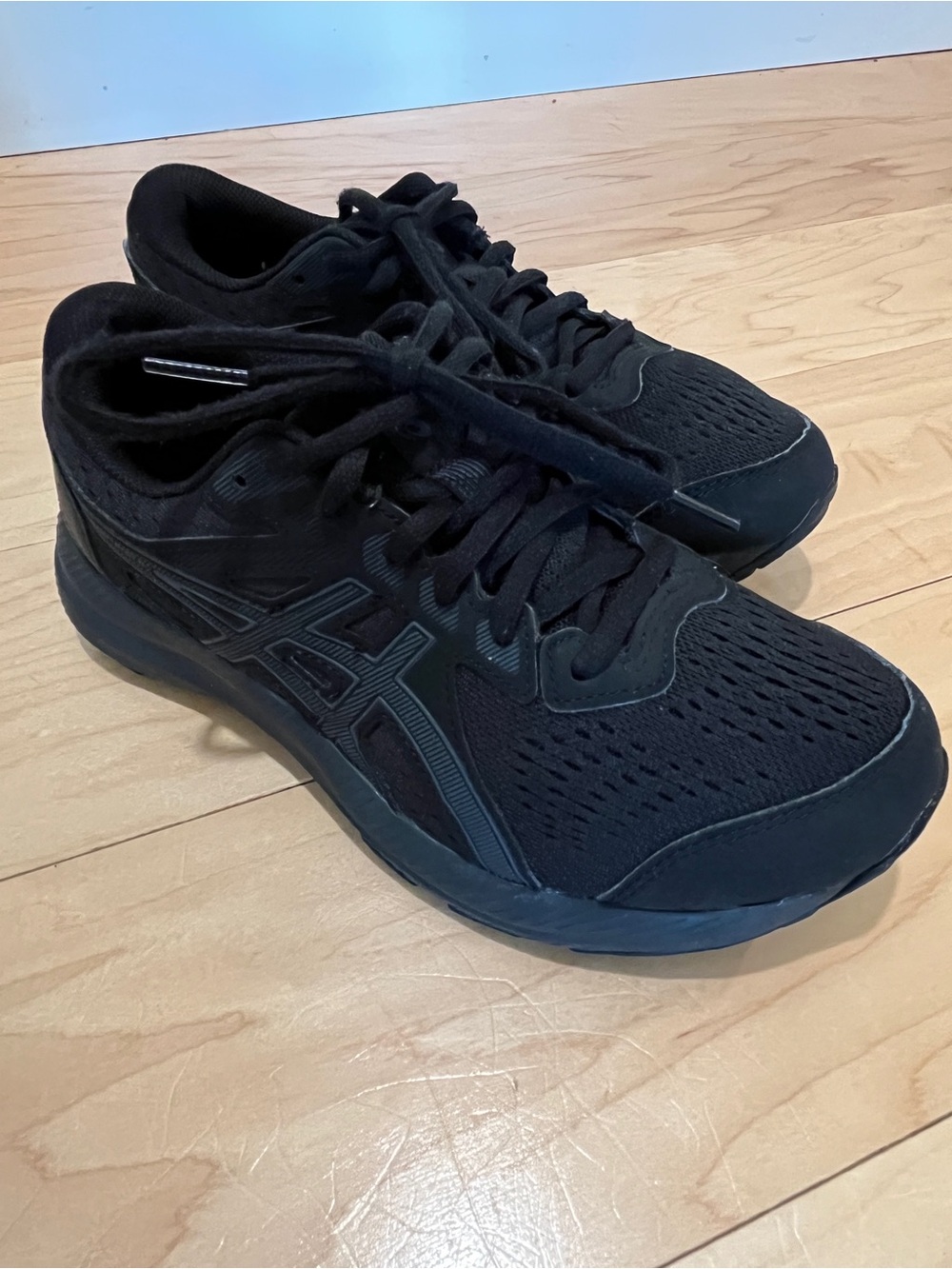 ASICS Gel-Contend 8 black-on-black